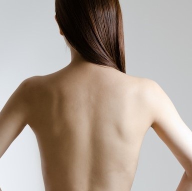 肩こりの範囲（肩甲骨～頚部）と原因